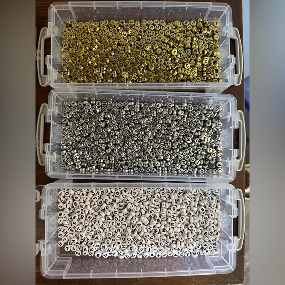 Chappell Roan Pink Pony Club Friendship Bracelet - Picture 2 of 4